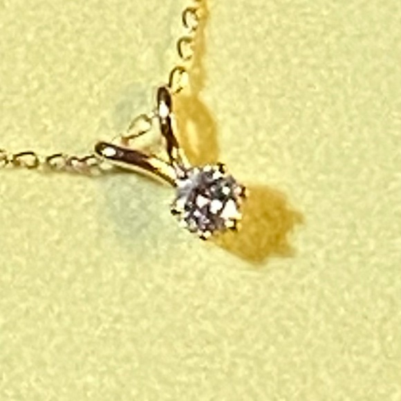 L-3: Lovely 6 prong Diamond solitaire pendant on solid 14k YG Chain.  .10 ct - Picture 2 of 11